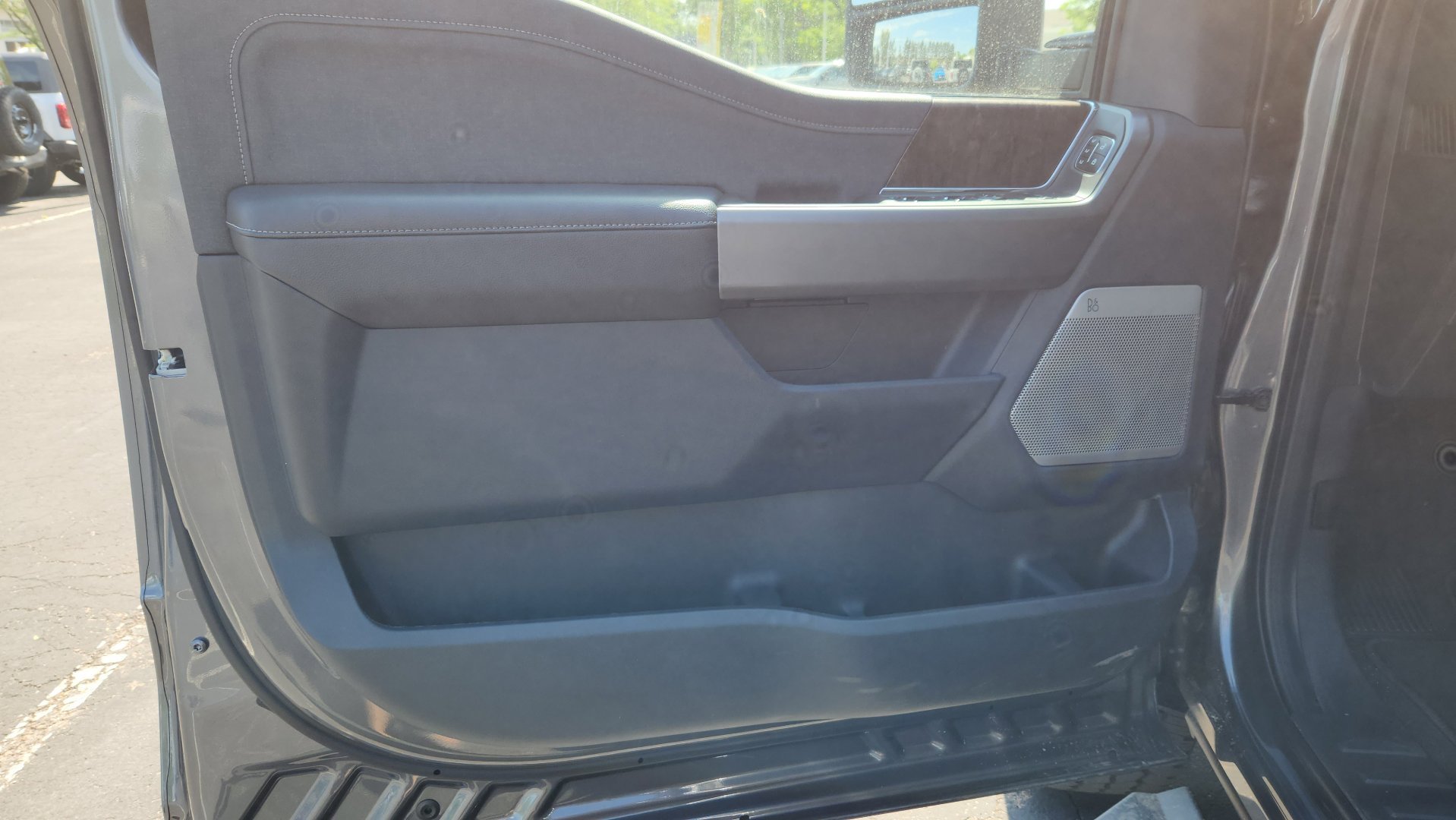 New 2026 Carbonized Gray Metallic Ford LARIAT image 23