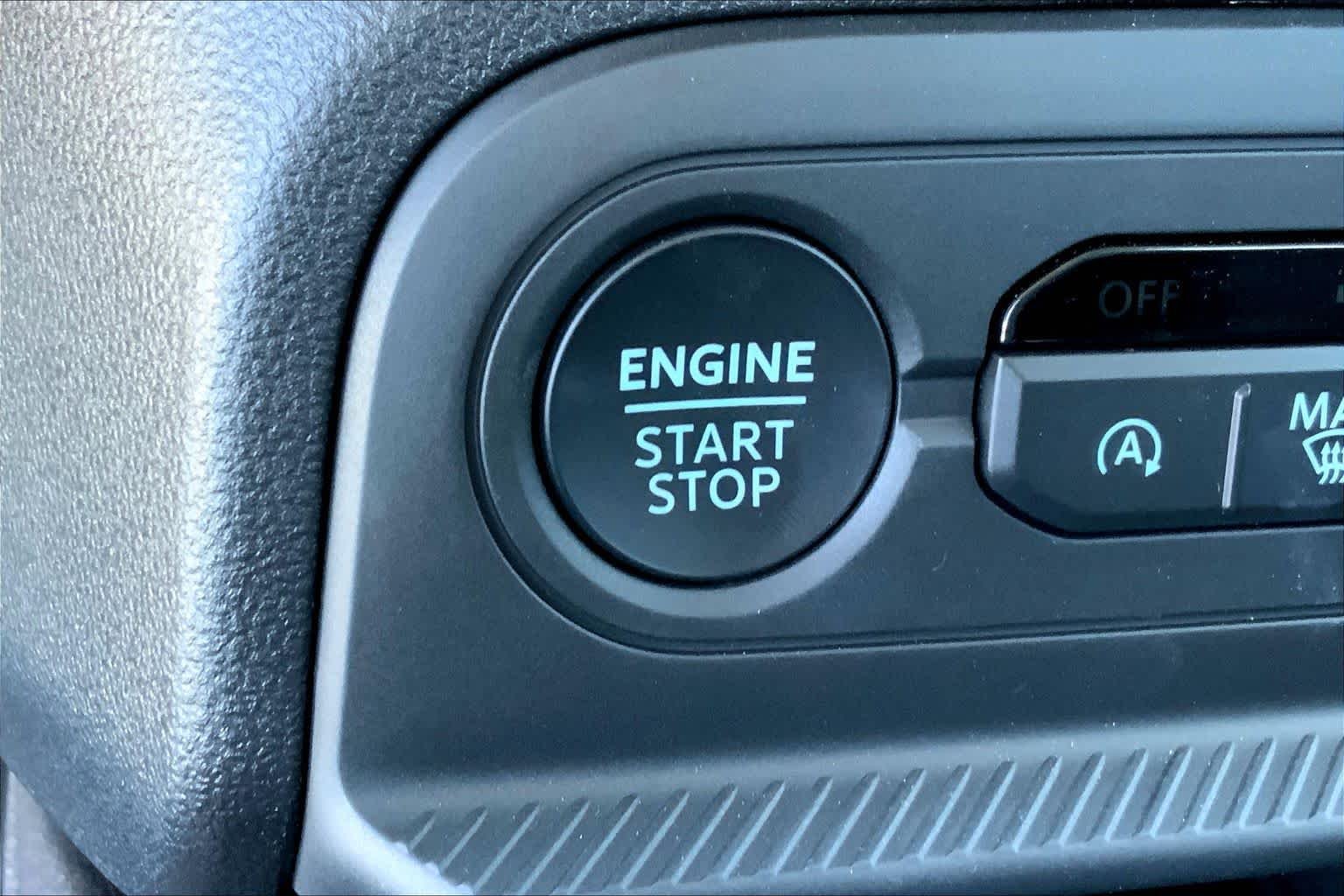 New 2025 Velocity Blue Metallic Ford Big Bend® image 17