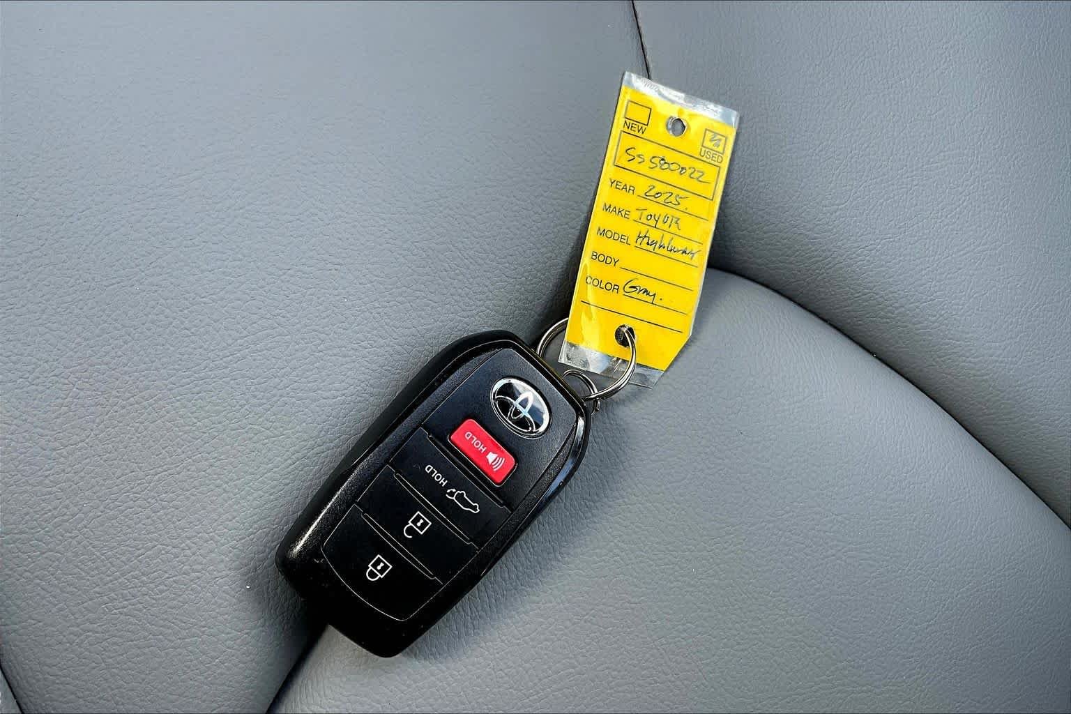 2025 Toyota Highlander XLE - Photo 15