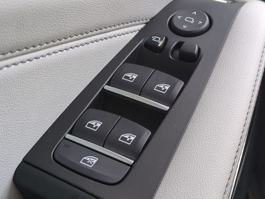New 2026 Alpine White BMW xDrive40i image 24