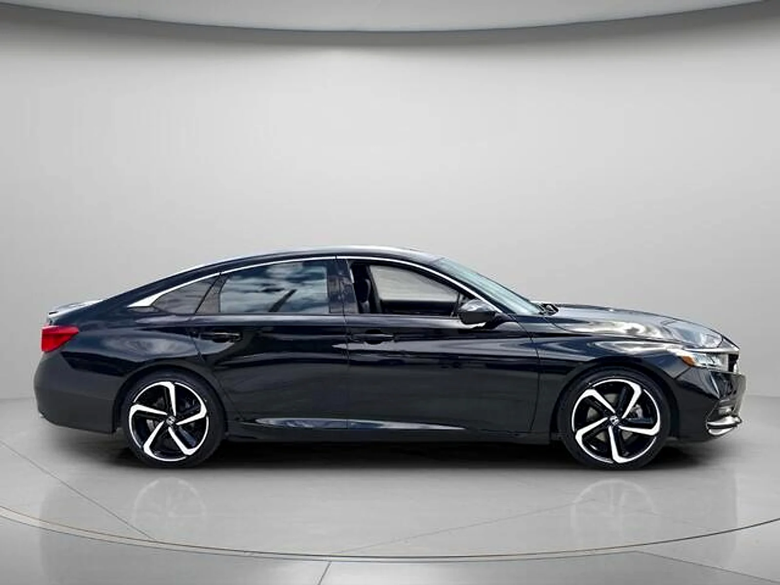 Used 2019  Honda Sport image 5