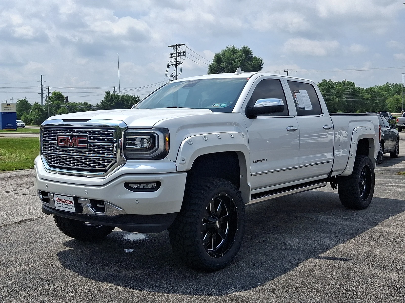 Used 2017 White GMC Denali image 5
