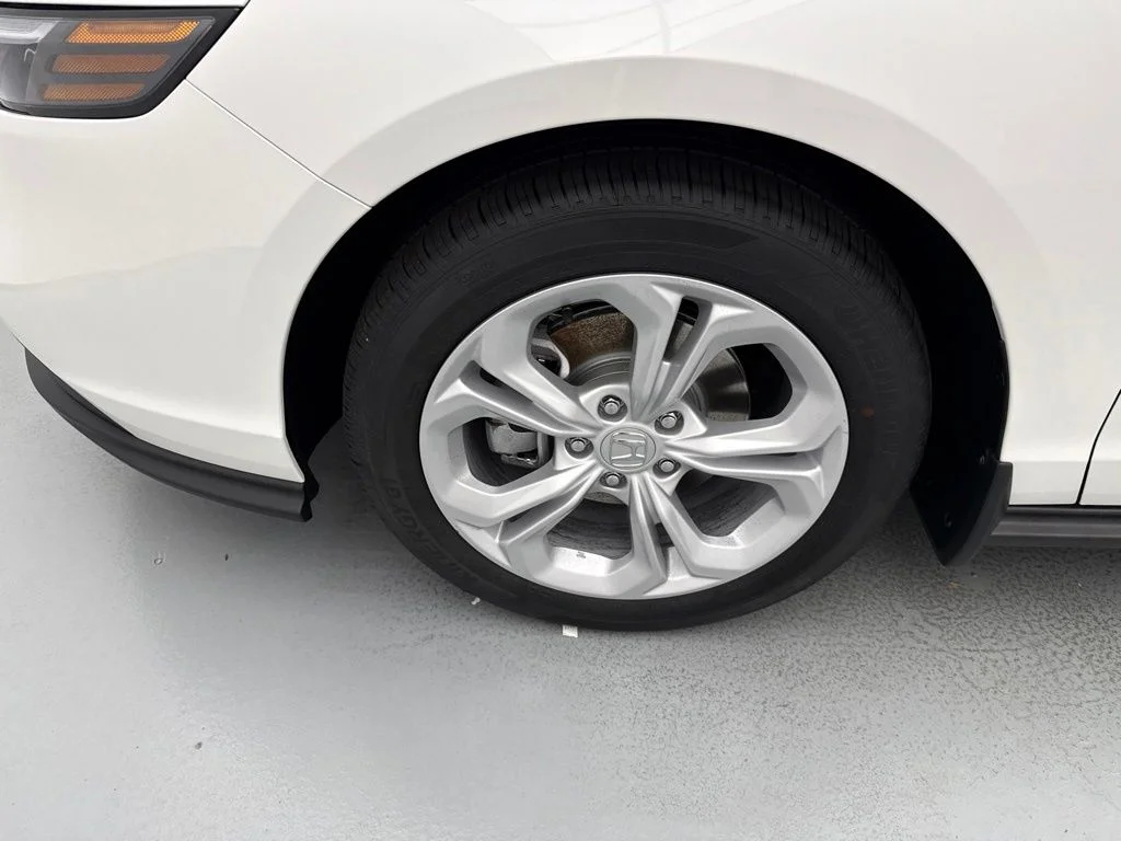 New 2026 Platinum White Pearl Honda LX image 4