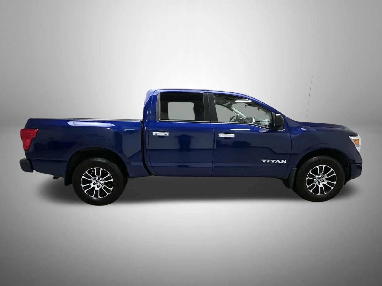 Used 2021 Blue Nissan SV image 4