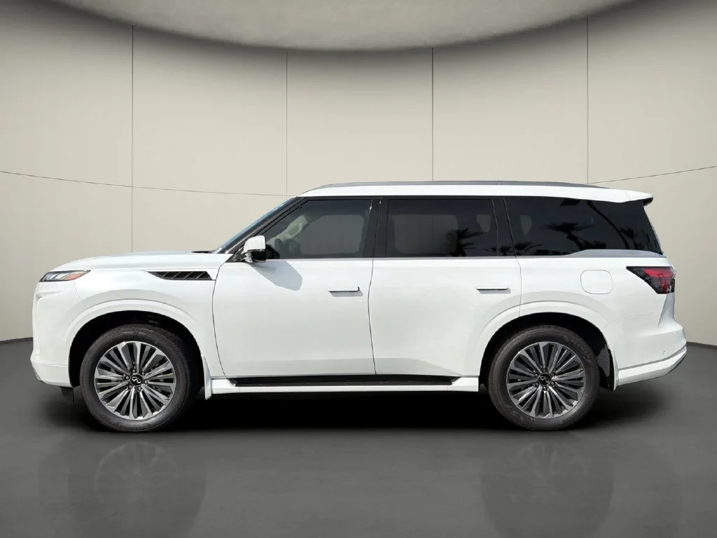 New 2027 RADIANT WHITE INFINITI Luxe 2WD image 4