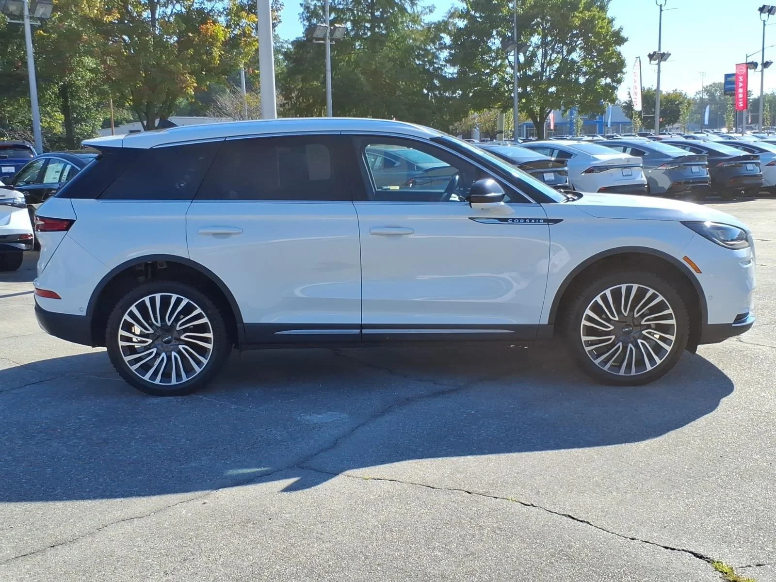 Used 2022 Pristine White Metallic Tri-Coat Lincoln Reserve image 6