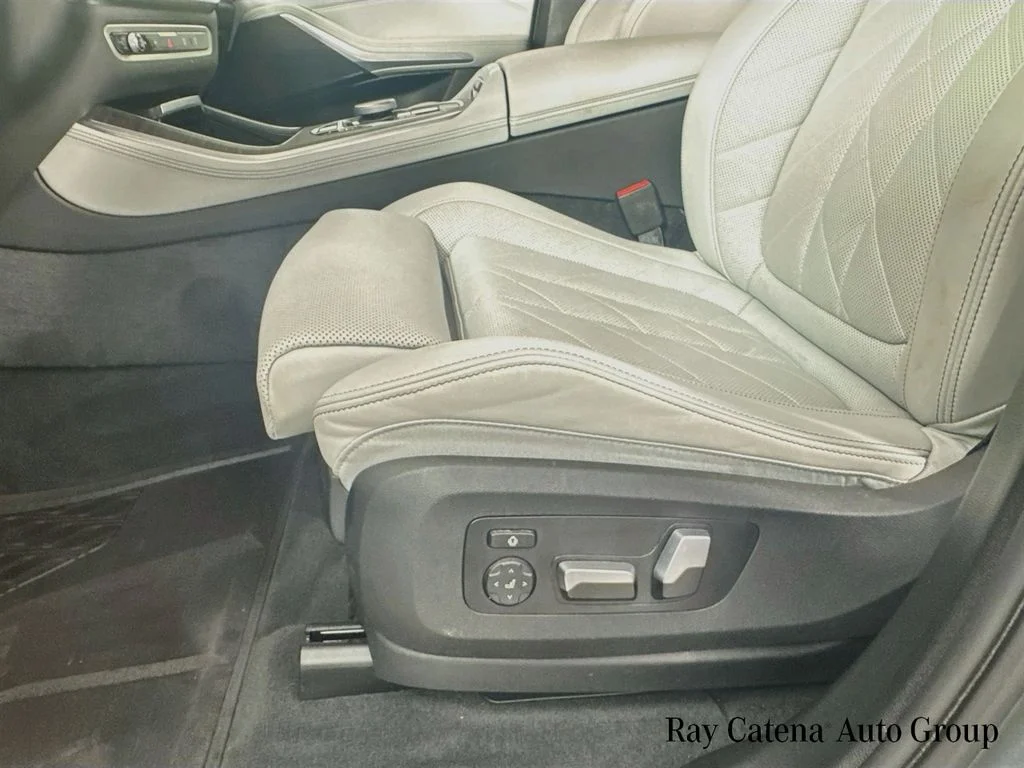 Used 2024 Gray BMW xDrive40i image 20