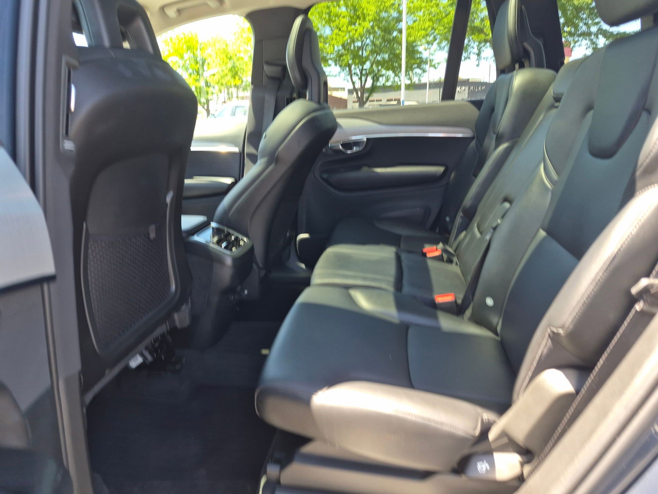 Used 2021 Denim Blue Metallic Volvo Momentum image 28