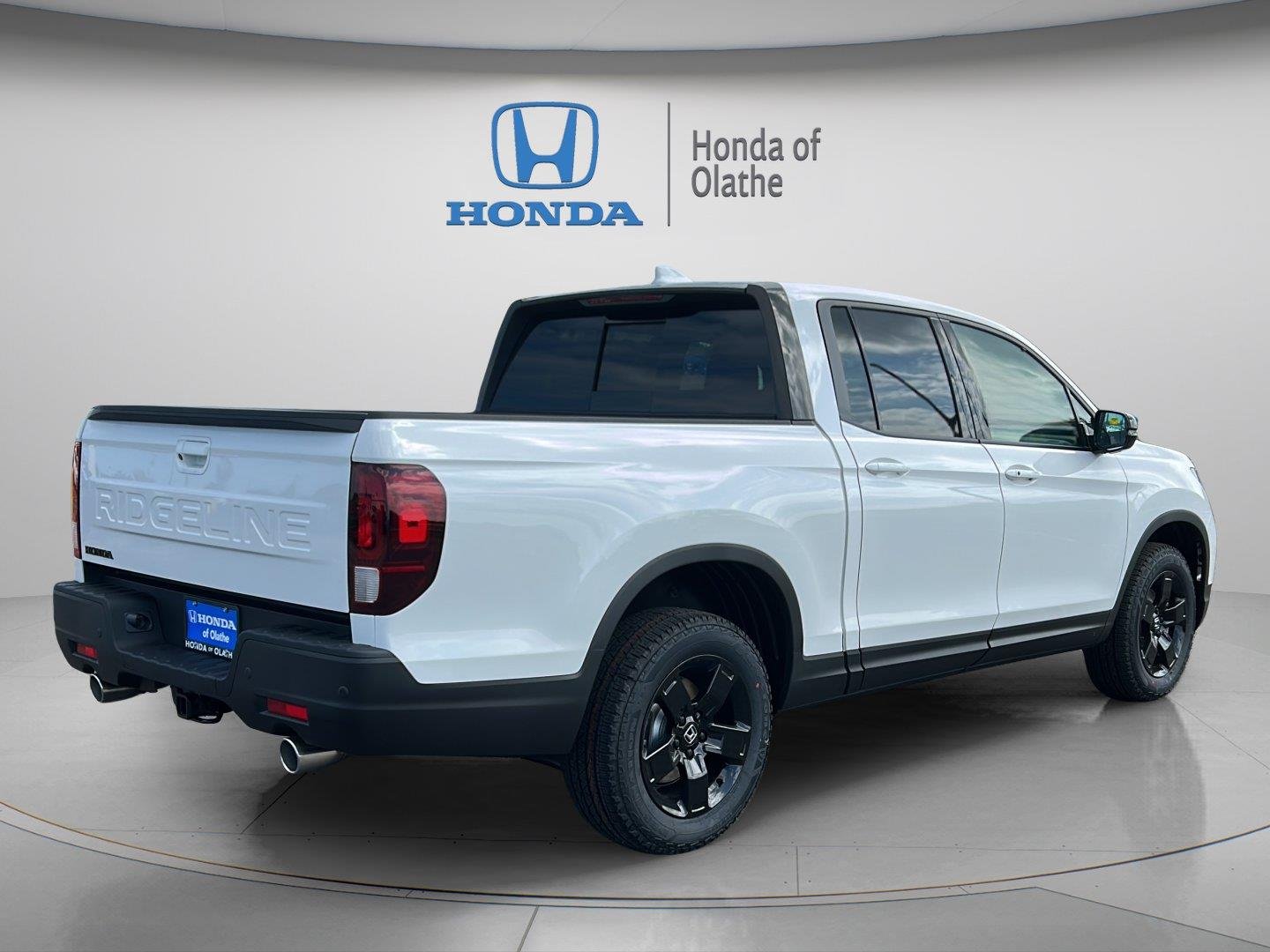 New 2026 Platinum White Pearl Honda Black Edition image 3