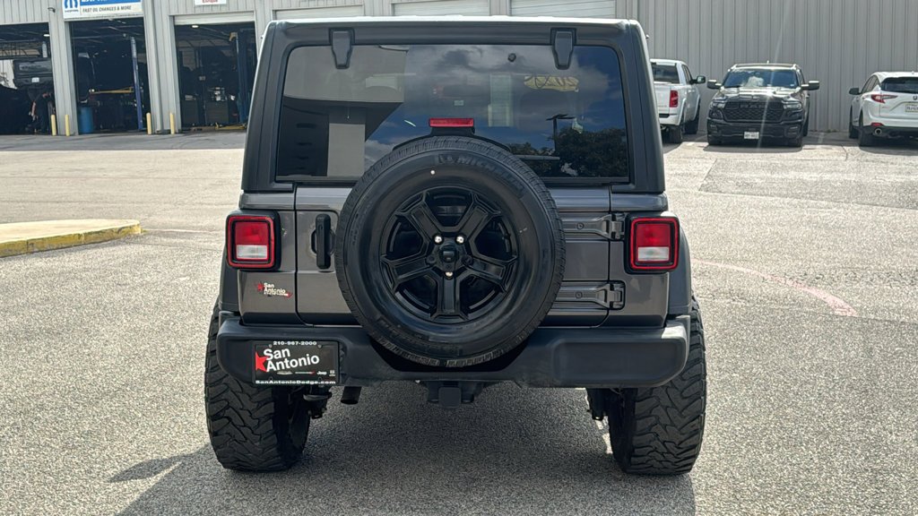 Used 2022 Gray Jeep Sport S image 6