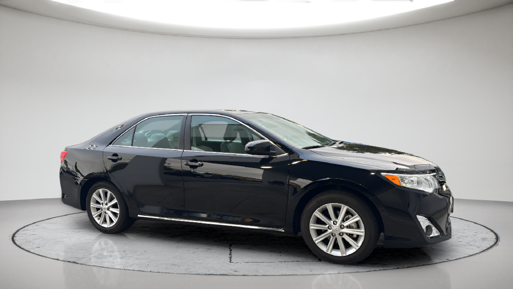 Used 2014 Black Toyota LE image 14