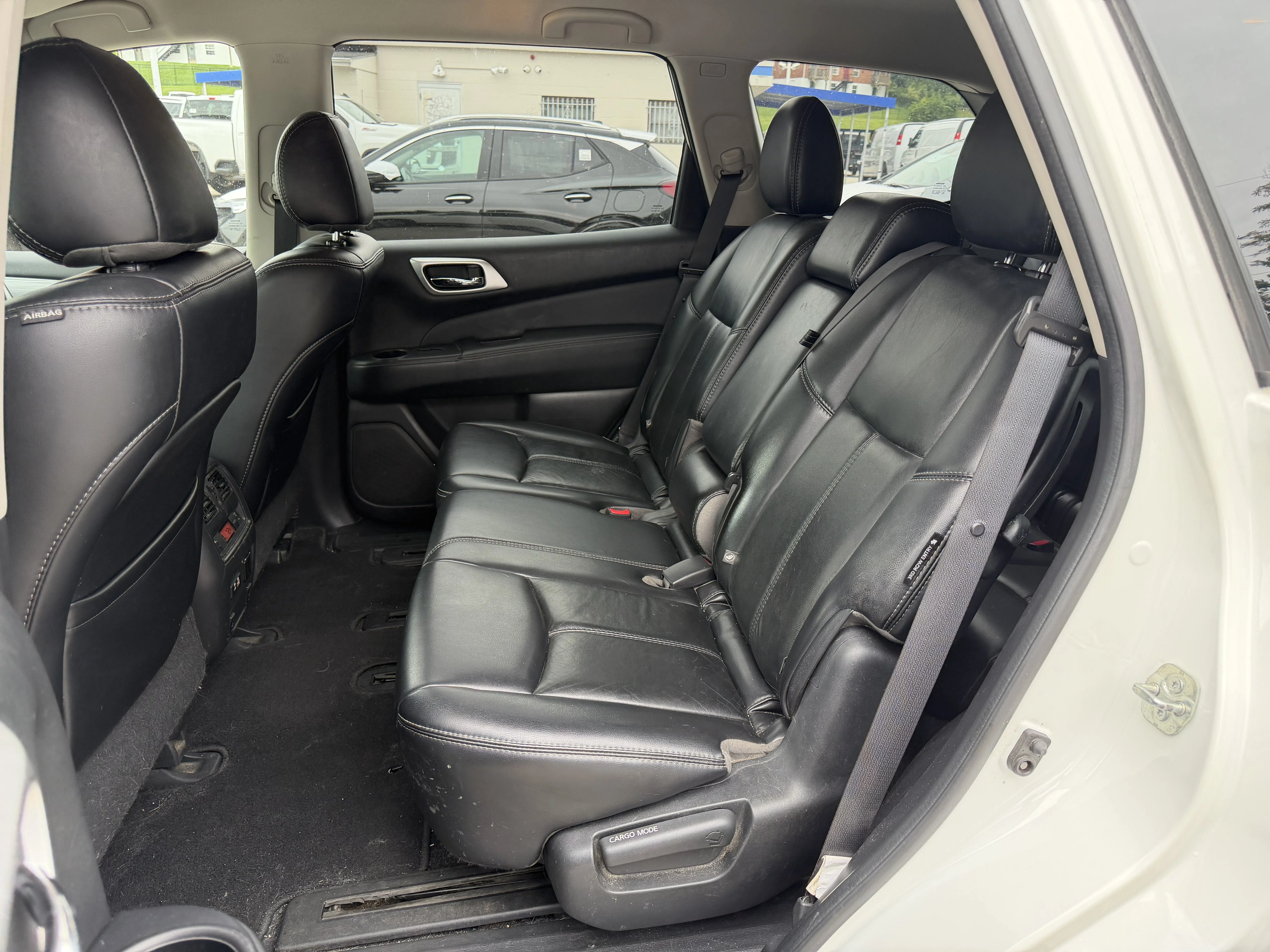 Used 2019 Glacier White Nissan SL image 12