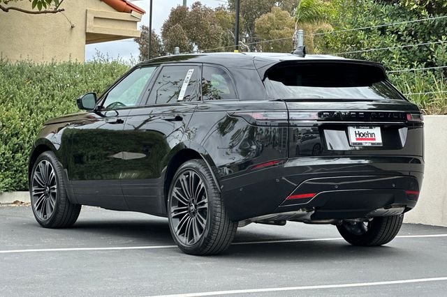 New 2026 Santorini Black Land Rover Dynamic SE image 3