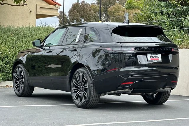 New 2026 Santorini Black Land Rover Dynamic SE image 3