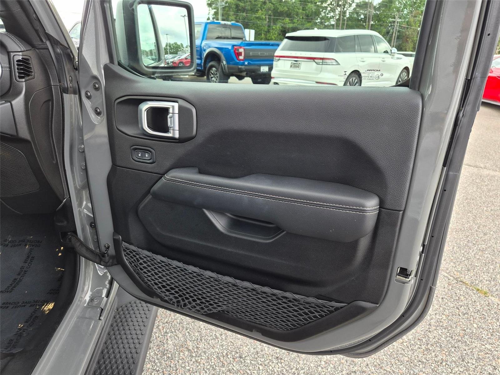 Used 2022 Sting-Gray Clearcoat Jeep Unlimited Sahara image 30