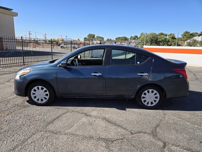 2016 Nissan Versa Sedan 1.6 SV photo 2