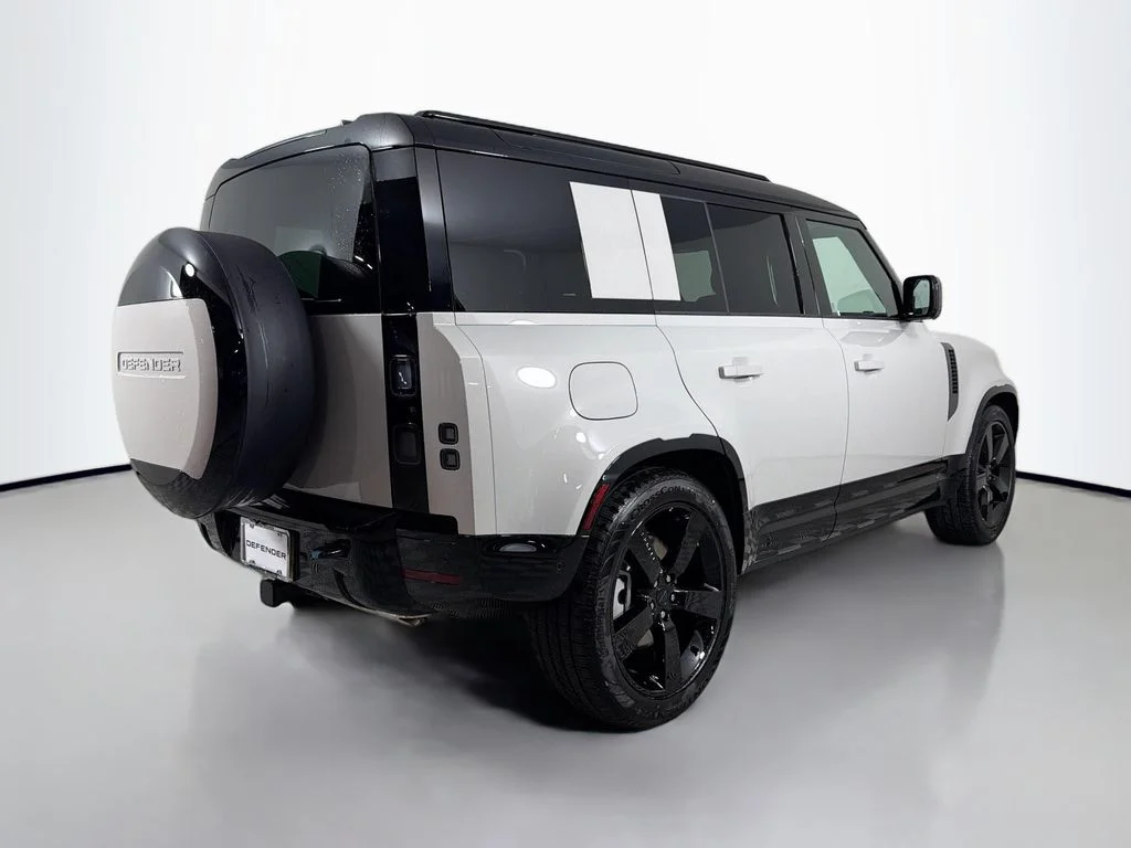 New 2026 Borasco Grey Metallic Land Rover X-Dynamic SE image 5