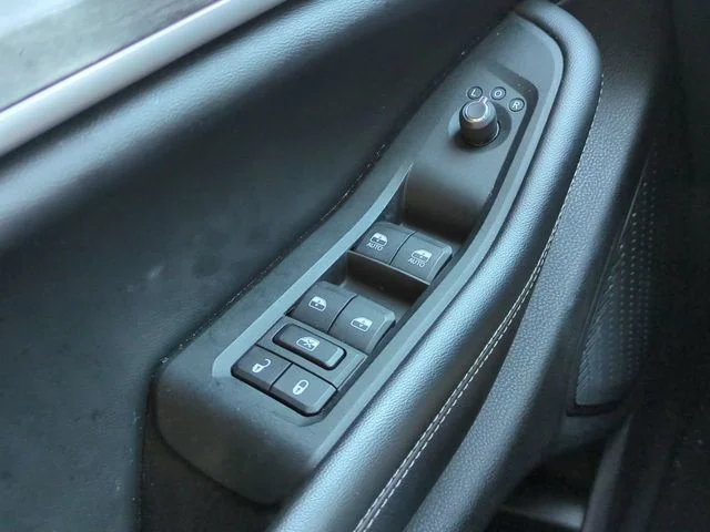 Used 2023 White Jeep Limited image 23