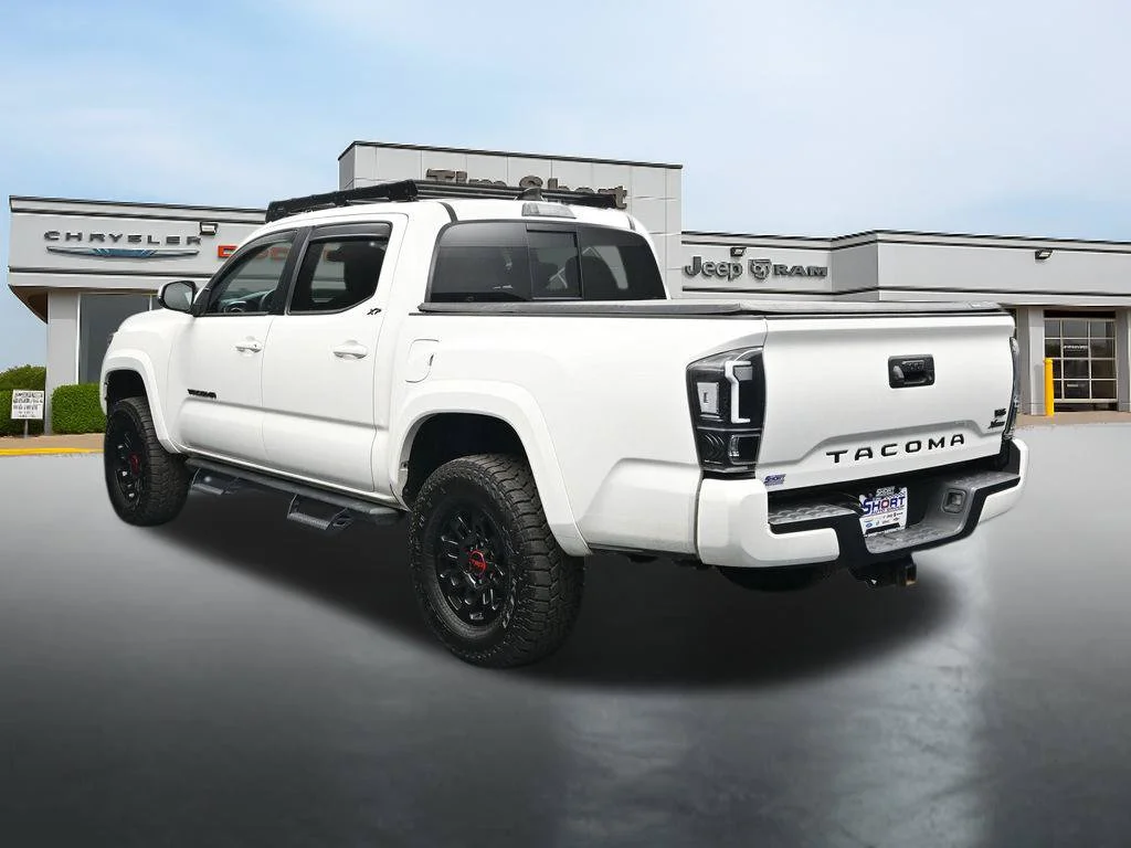 Used 2022 White Toyota SR5 image 3