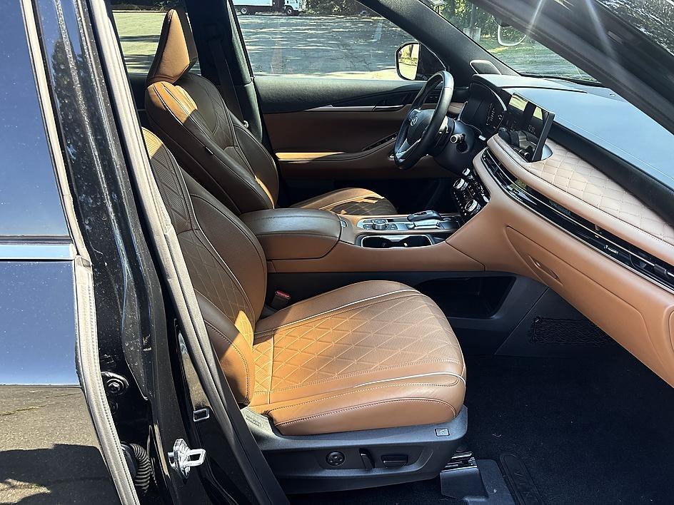 Used 2025 Mineral Black INFINITI AUTOGRAPH image 21