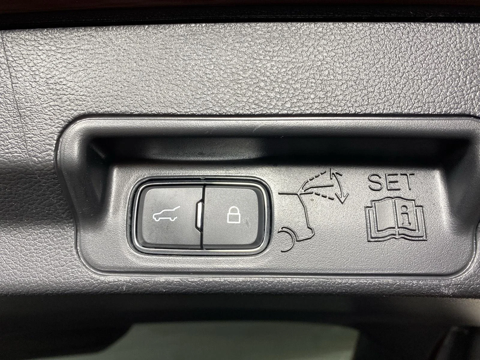 Used 2022 Jewel Red Ford XLT image 28