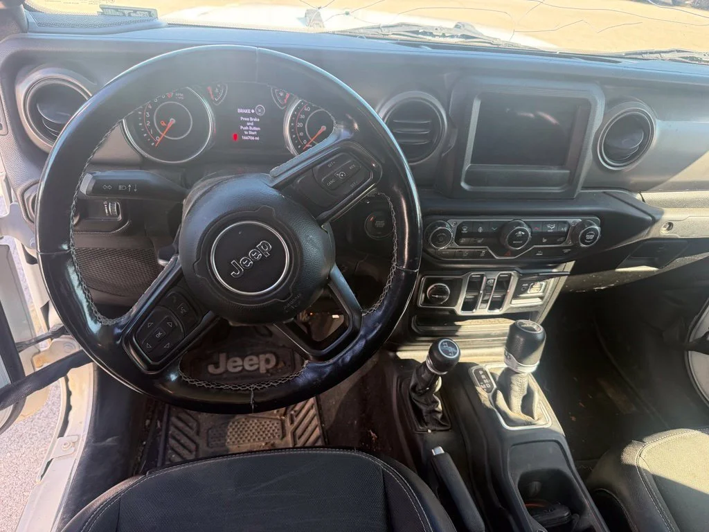 Used 2023 White Jeep  image 9