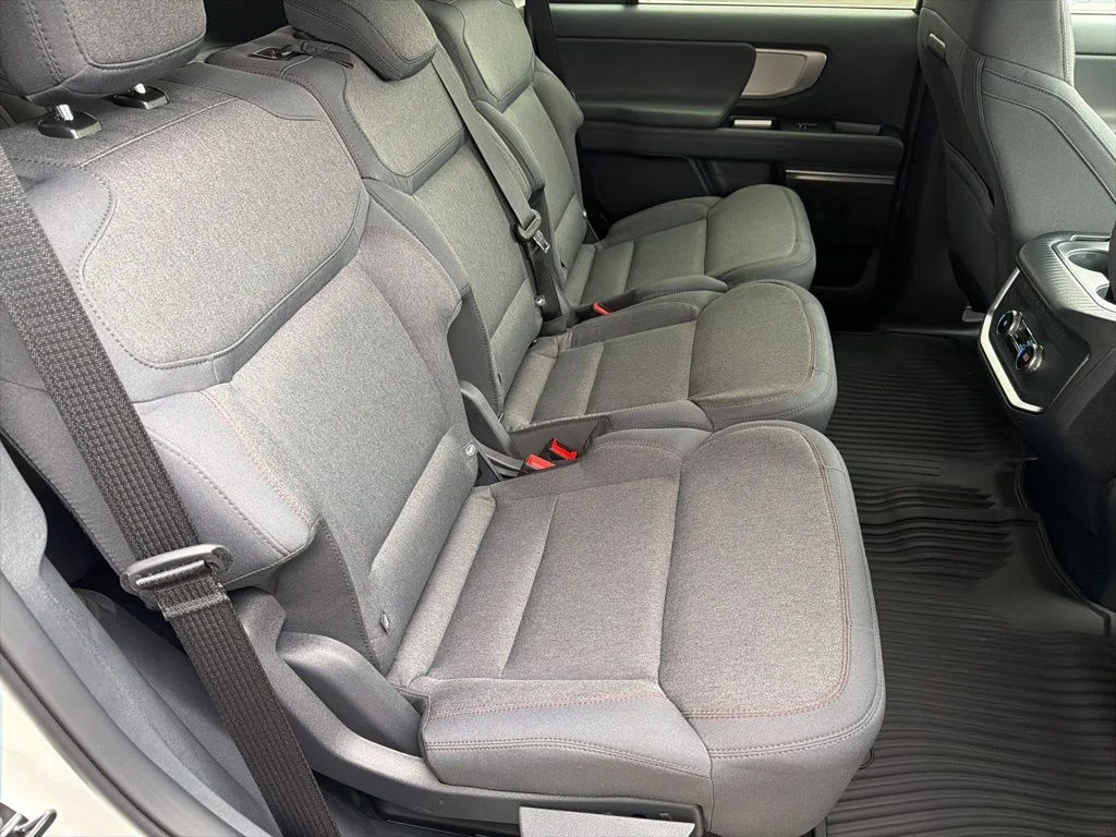 New 2025 Star White Metallic Tri-Coat Ford Active image 8