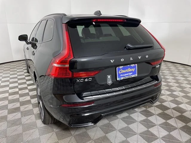 Certified Used 2025 Onyx Black Metallic Volvo Plus image 9