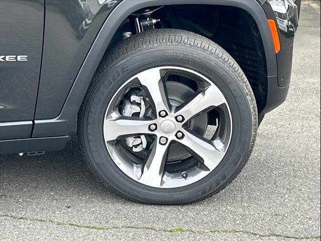 Used 2024 Rocky Mountain Pearlcoat Jeep  image 21