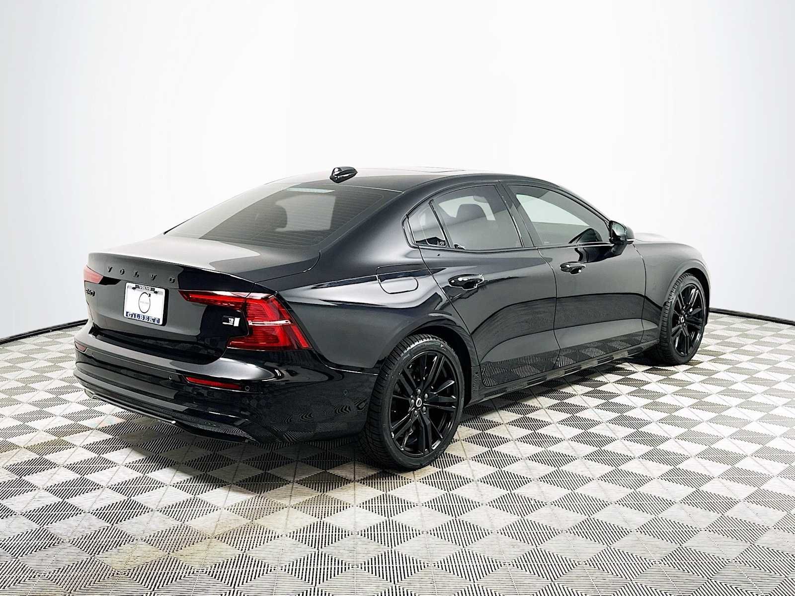 Certified Used 2023 Onyx Black Volvo Plus image 7