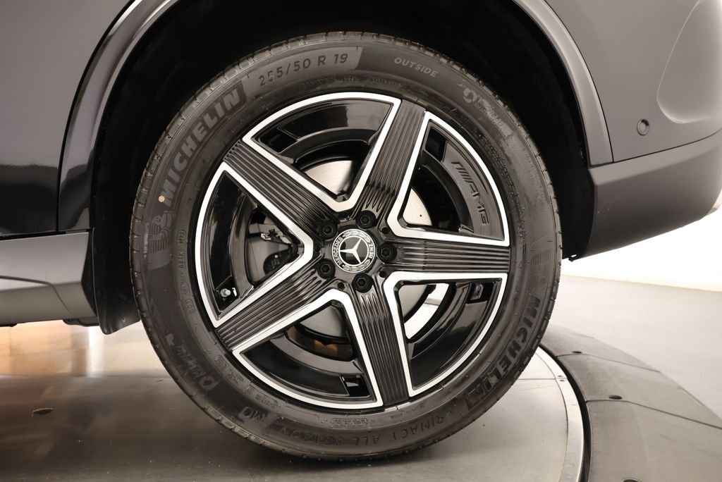 New 2027 Black Mercedes-Benz GLC 300 image 12
