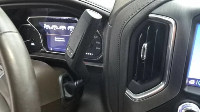 Used 2022 White Frost Tricoat GMC Denali image 23