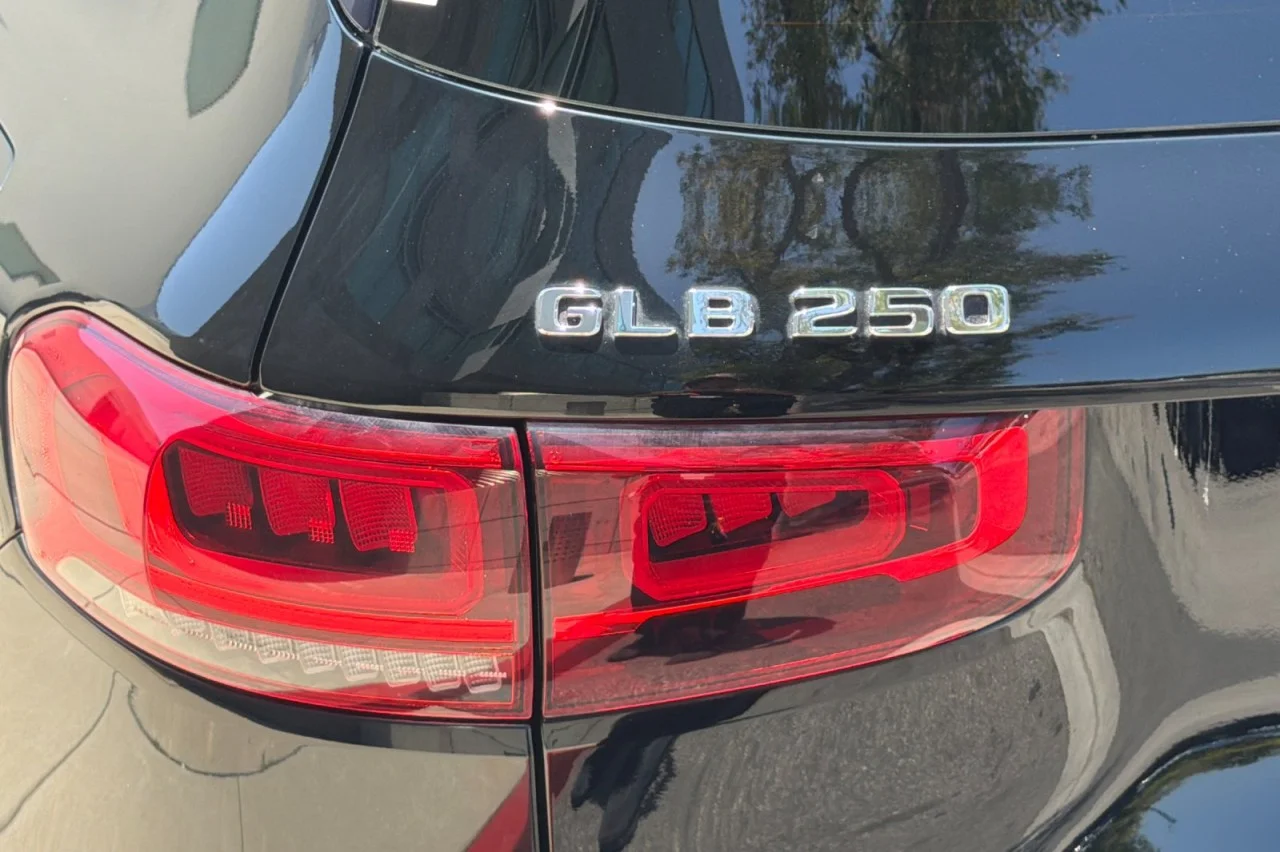 Used 2021 BLACK Mercedes-Benz GLB 250 image 26