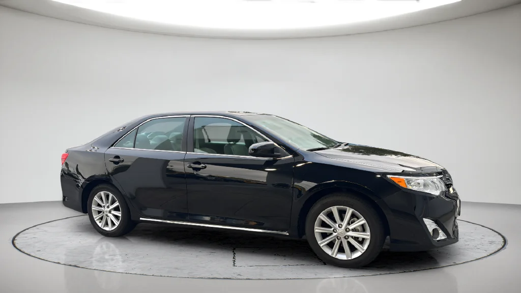Used 2014 Black Toyota XLE image 14