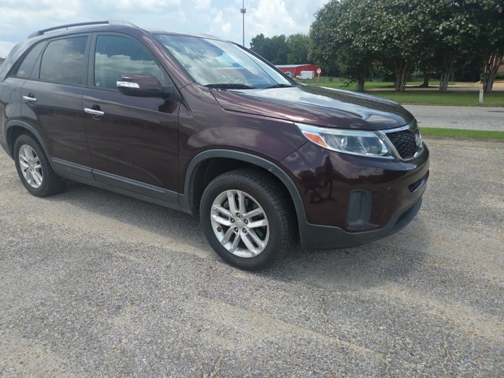Used 2015 Red Kia LX image 16