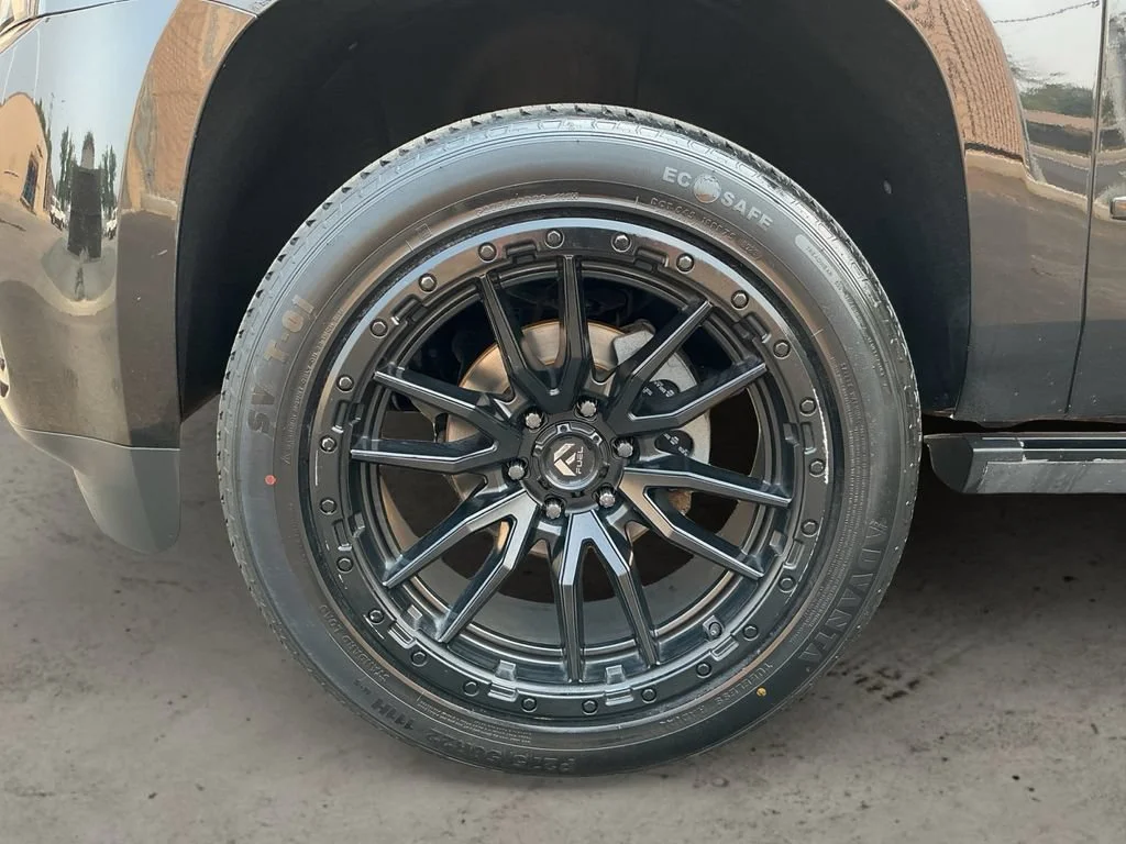 Used 2019 Black GMC Denali image 9
