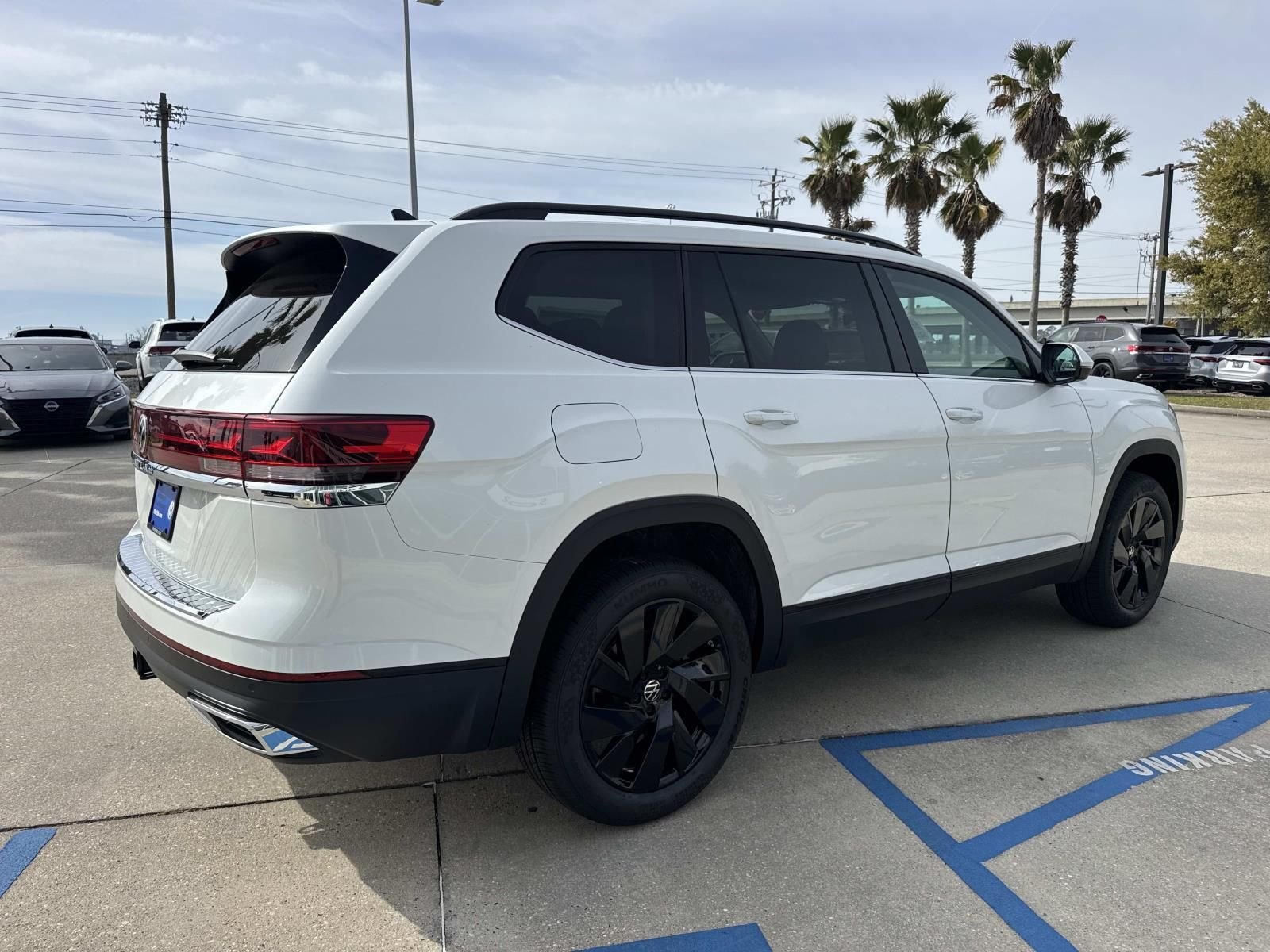 New 2026 White Volkswagen 2.0T SE w/Technology image 4