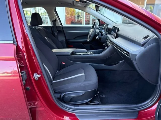 Used 2024 Ultimate red Hyundai SEL image 9