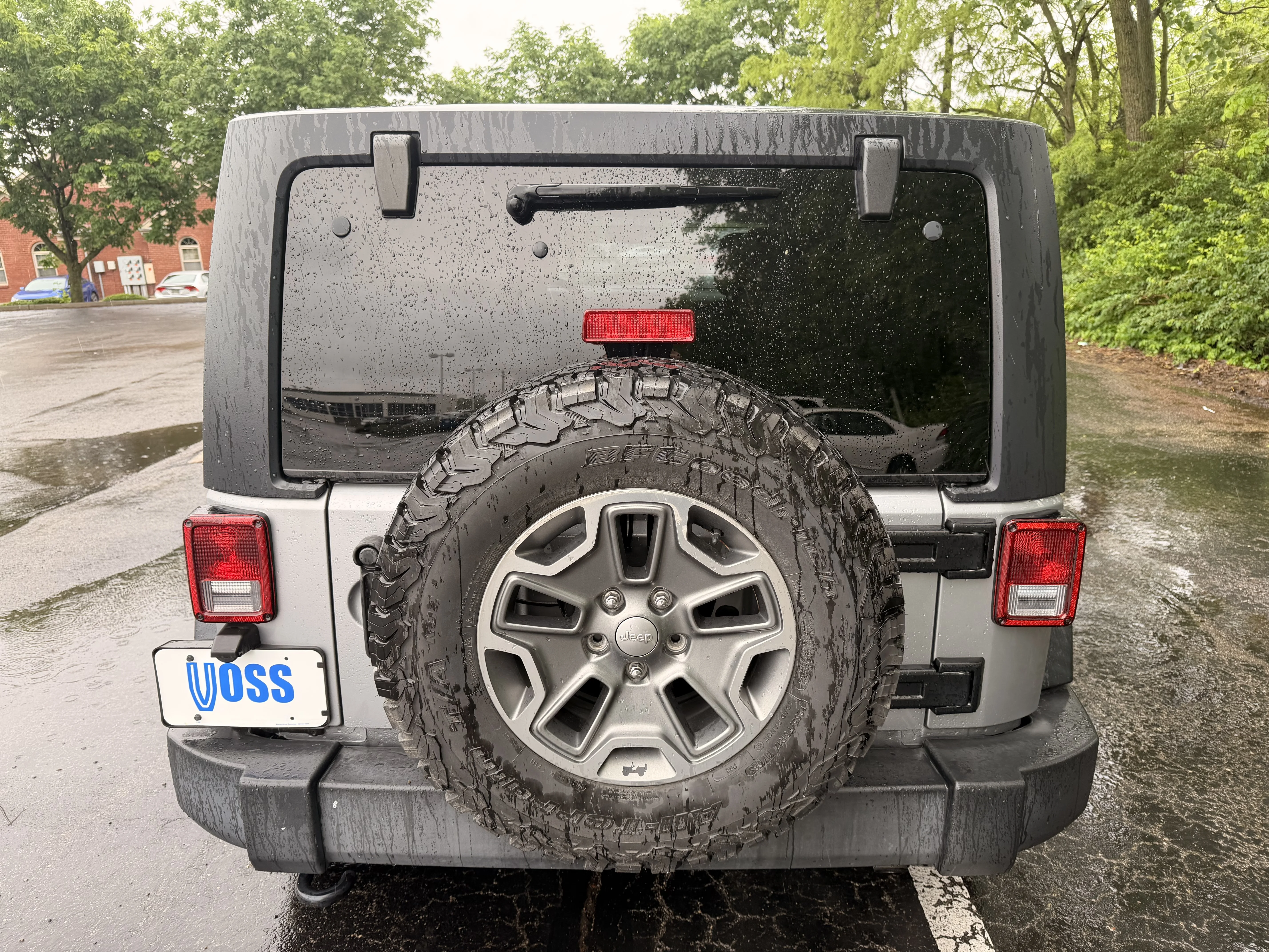 Used 2017 Billet Silver Metallic Clear Coat Jeep Rubicon image 4