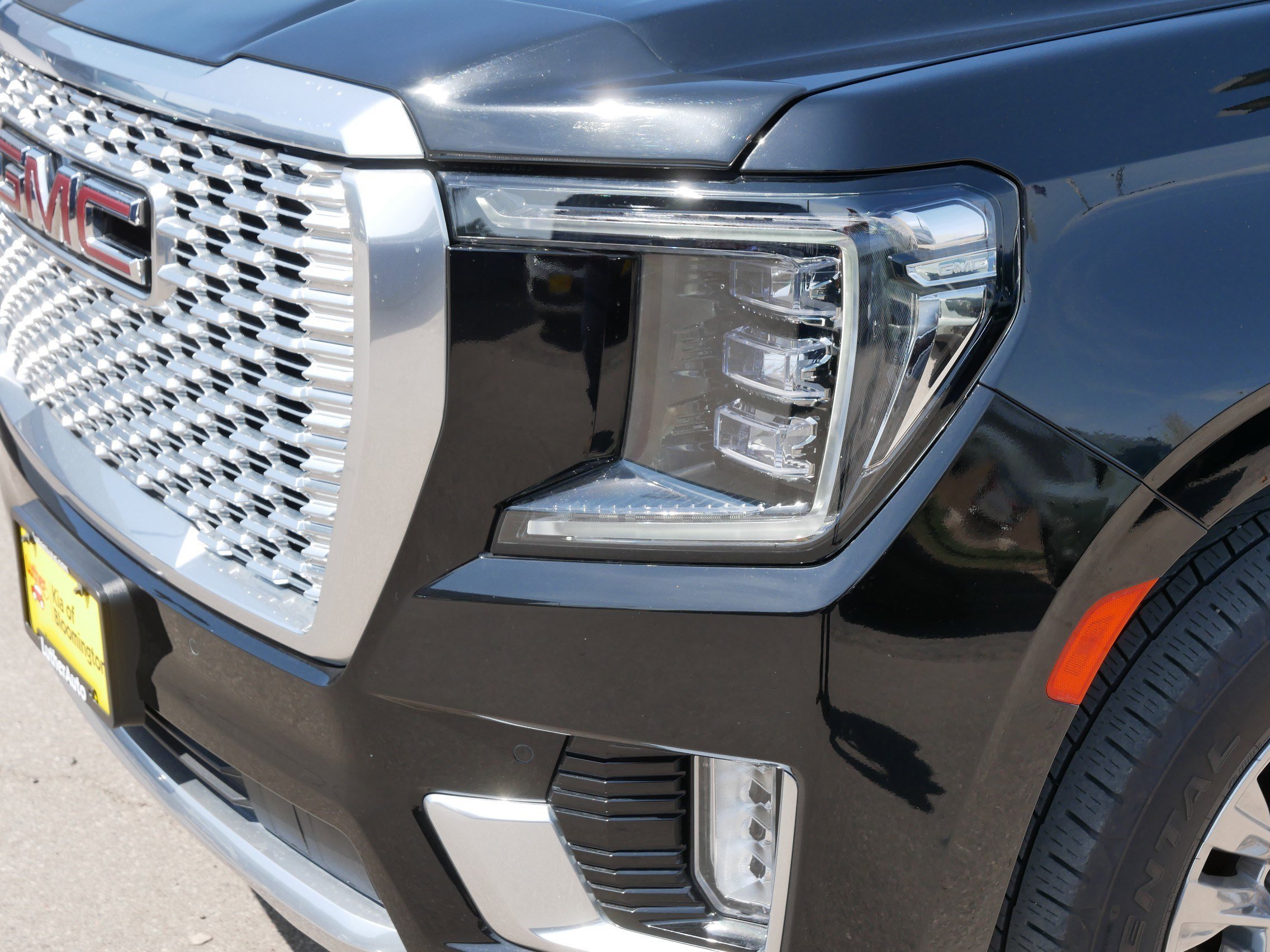 2023 GMC Yukon Denali - Photo 16