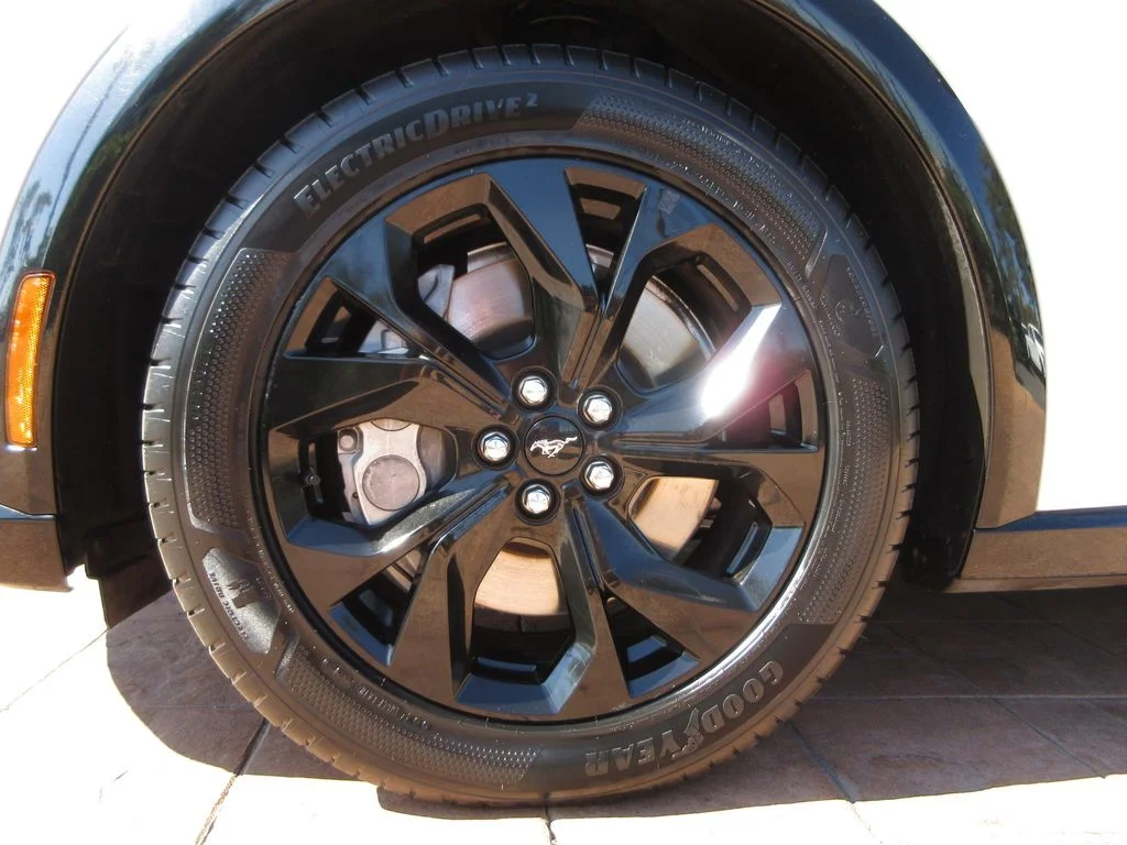 Certified Used 2023 White Metallic Ford Premium image 9