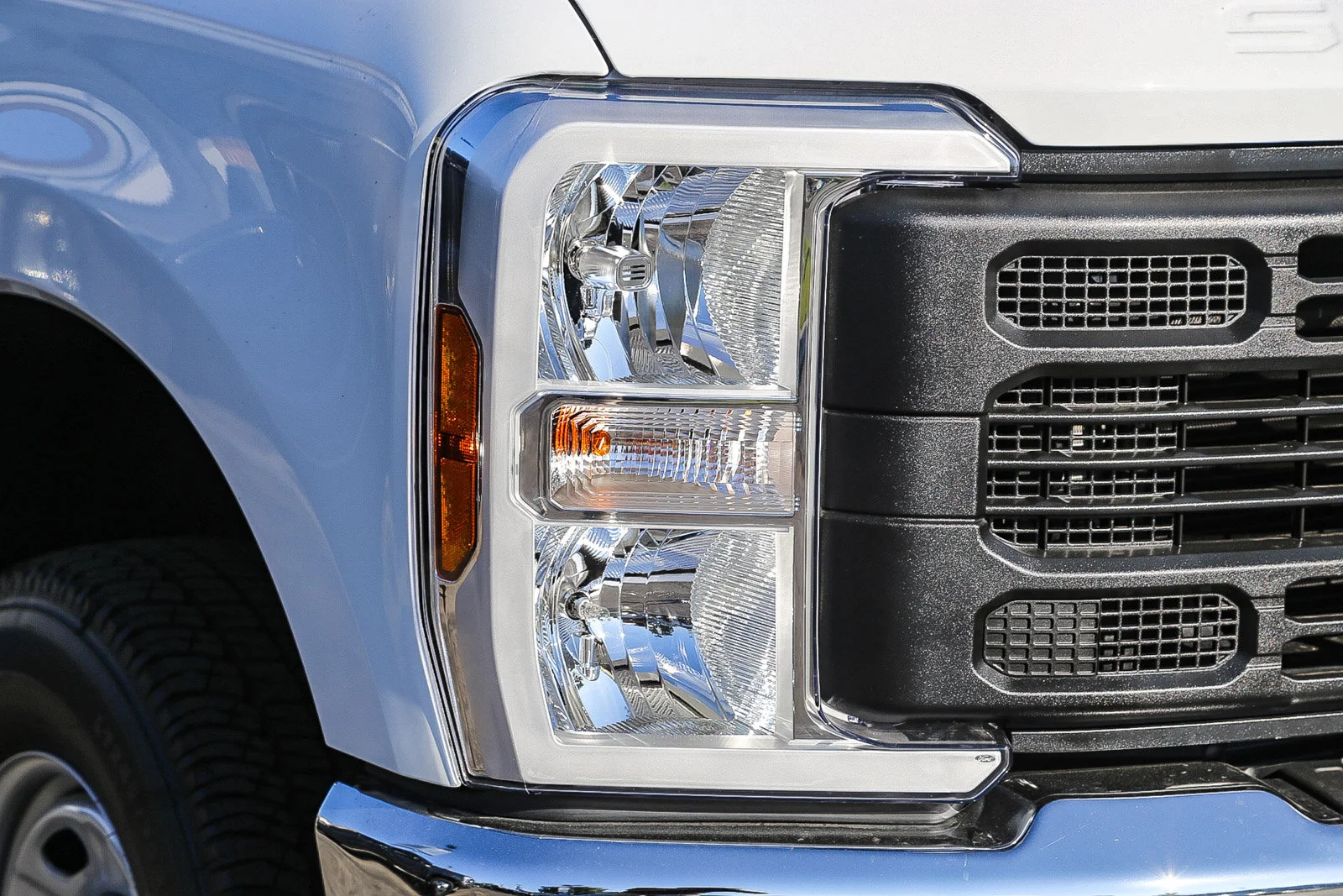 New 2026 Oxford White Ford F-250® XL image 4