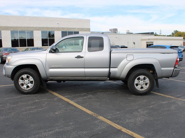 Used 2015 Silver Sky Metallic Toyota Base image 7