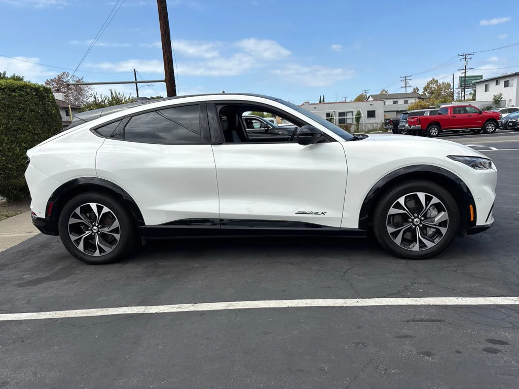 Used 2023 Star White Metallic Tri-Coat Ford Premium image 4
