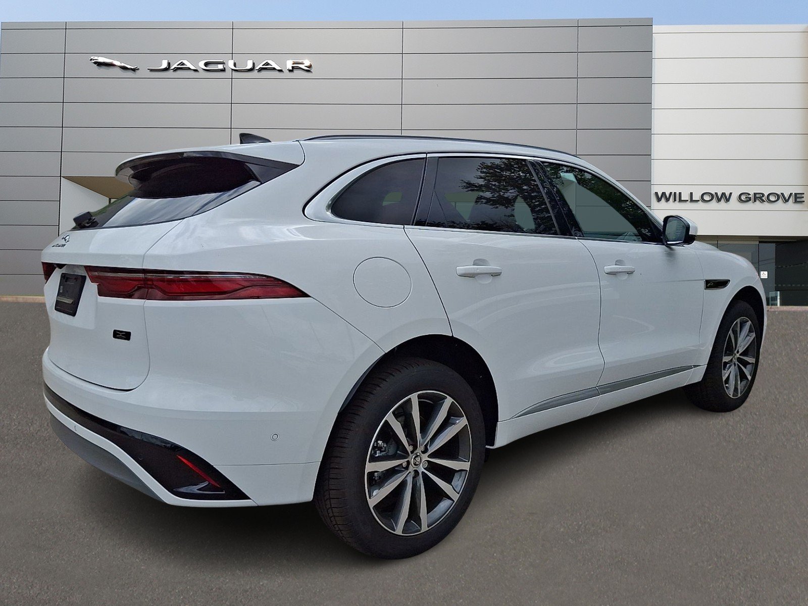 2026 Jaguar F-Pace R-Dynamic S - Photo 2