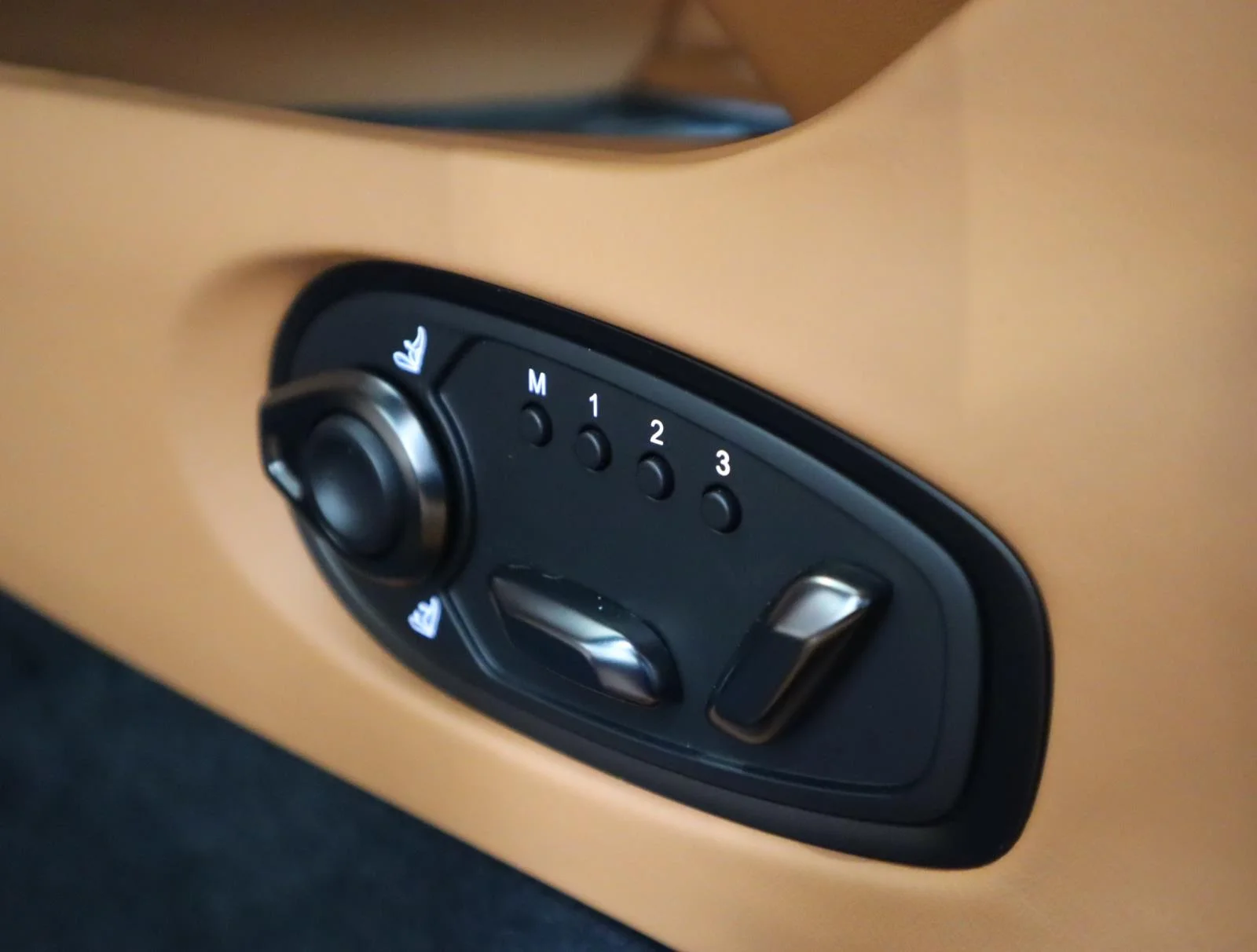 Used 2024 Zenith White Aston Martin Coupe image 23