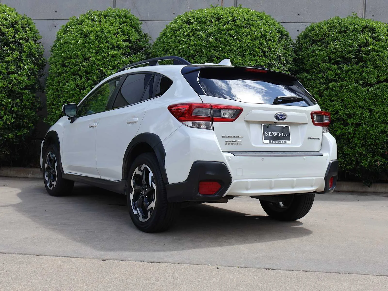 Used 2021 Crystal White Pearl Subaru Limited image 8