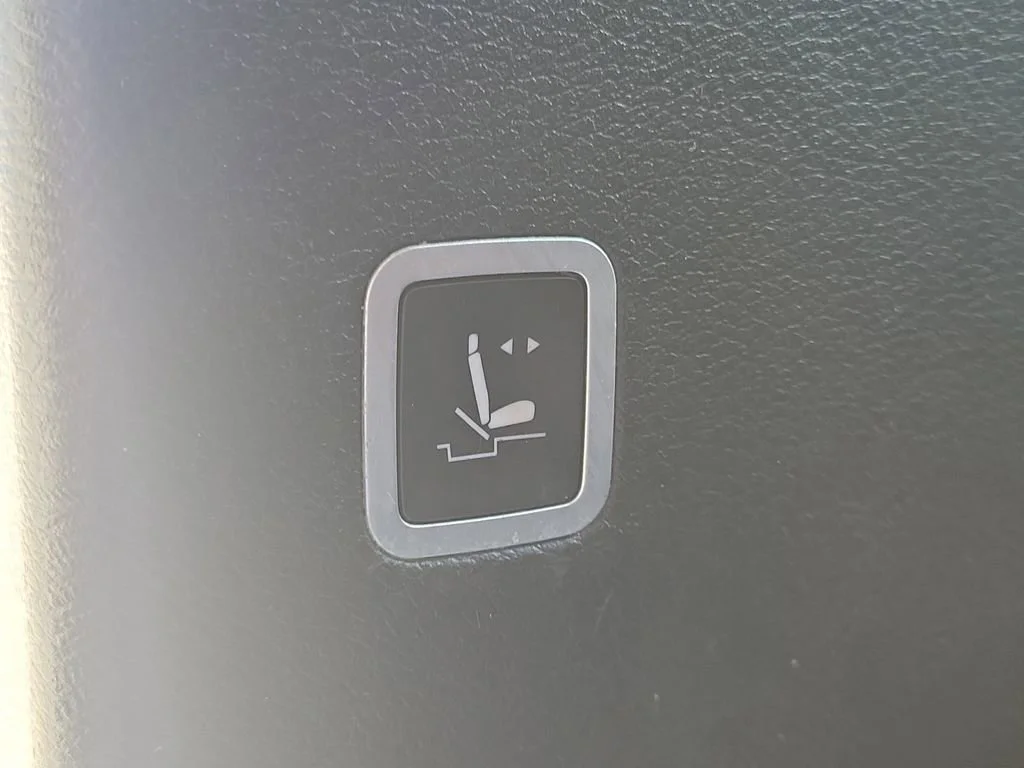 Used 2017 White Chrysler Touring-L Plus image 17
