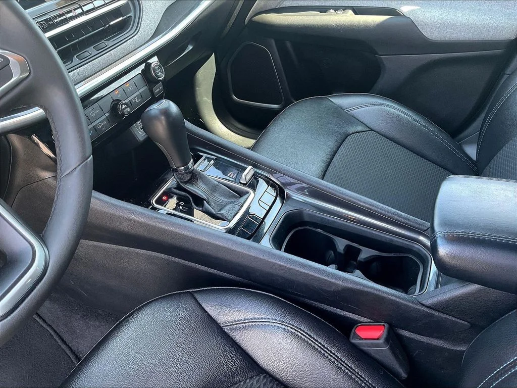 Used 2024 Black Jeep Latitude image 18