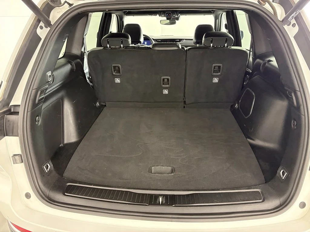 Used 2024 White Jeep 4xe image 17